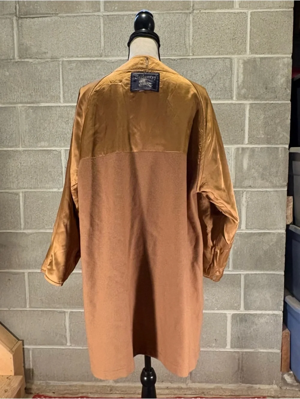 Burberry trench coat. - Picture 9 of 15